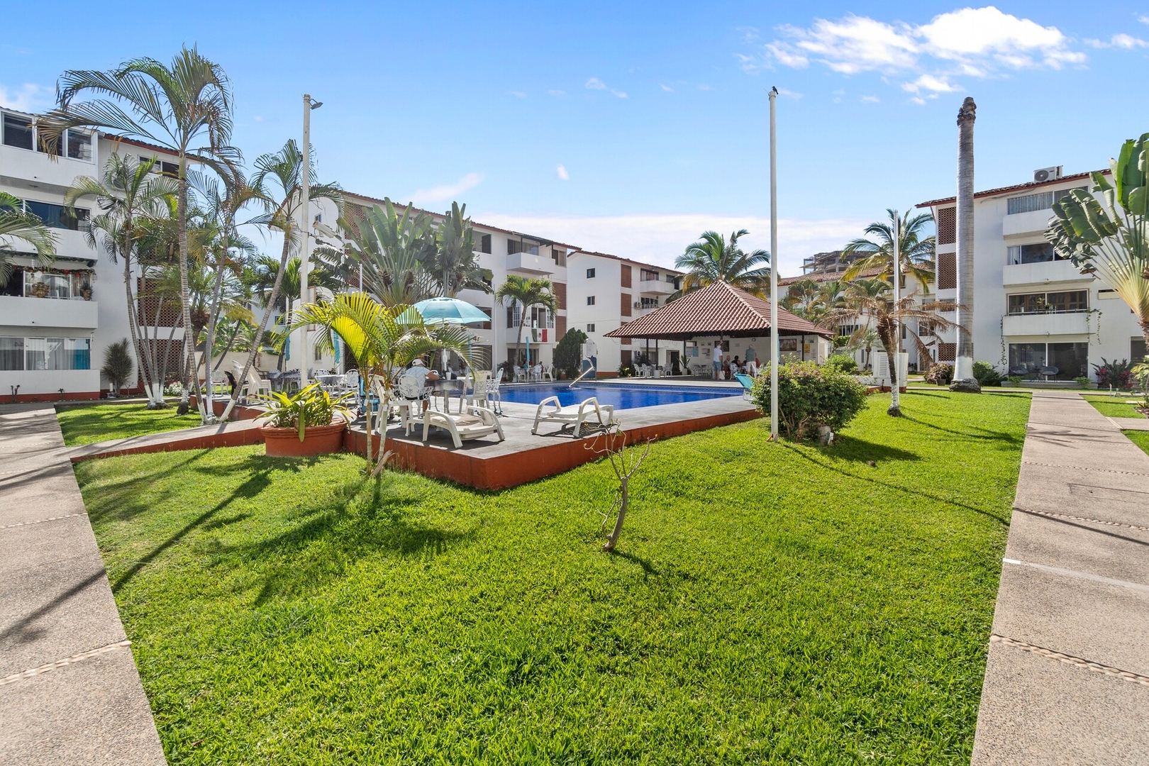 Apartment with pool near the beach in PV 24 VIDA CORAL