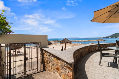 Beachfront condo, oasis of tranquility