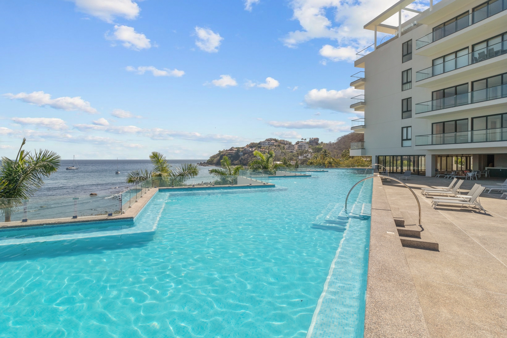 Zantamar Studio | Balcony & Shared Pool 57 VIDA CORAL