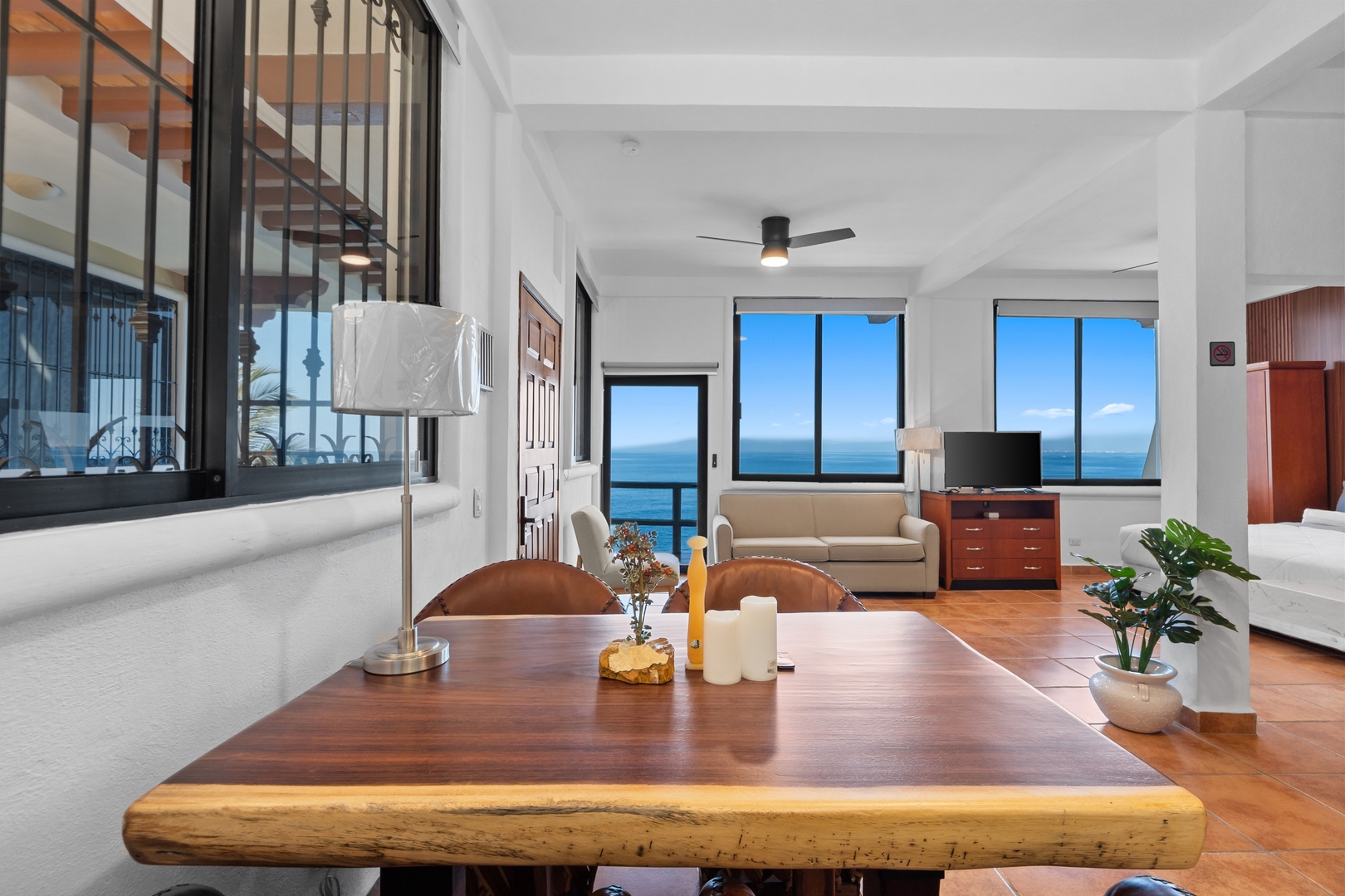 Ocean-View Studio | King Bed & Private Balcony 7 VIDA CORAL