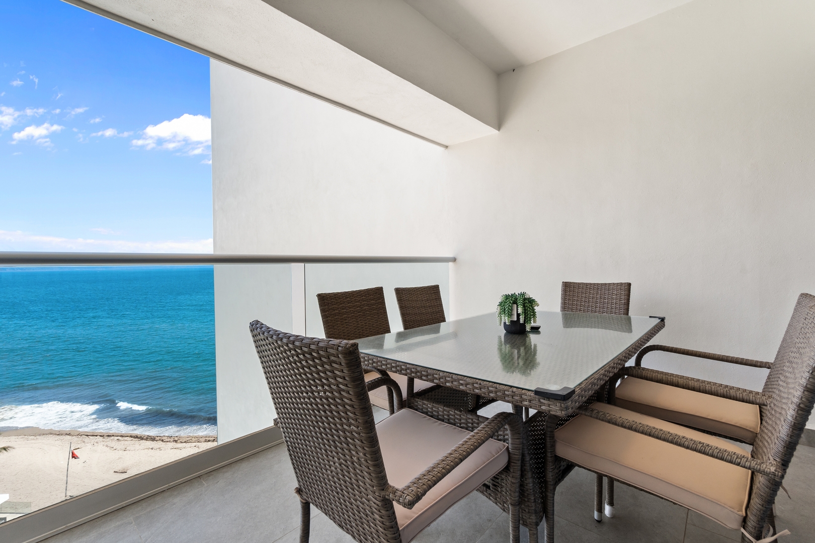Harbor 604N | Ocean View & Shared Rooftop 19 VIDA CORAL