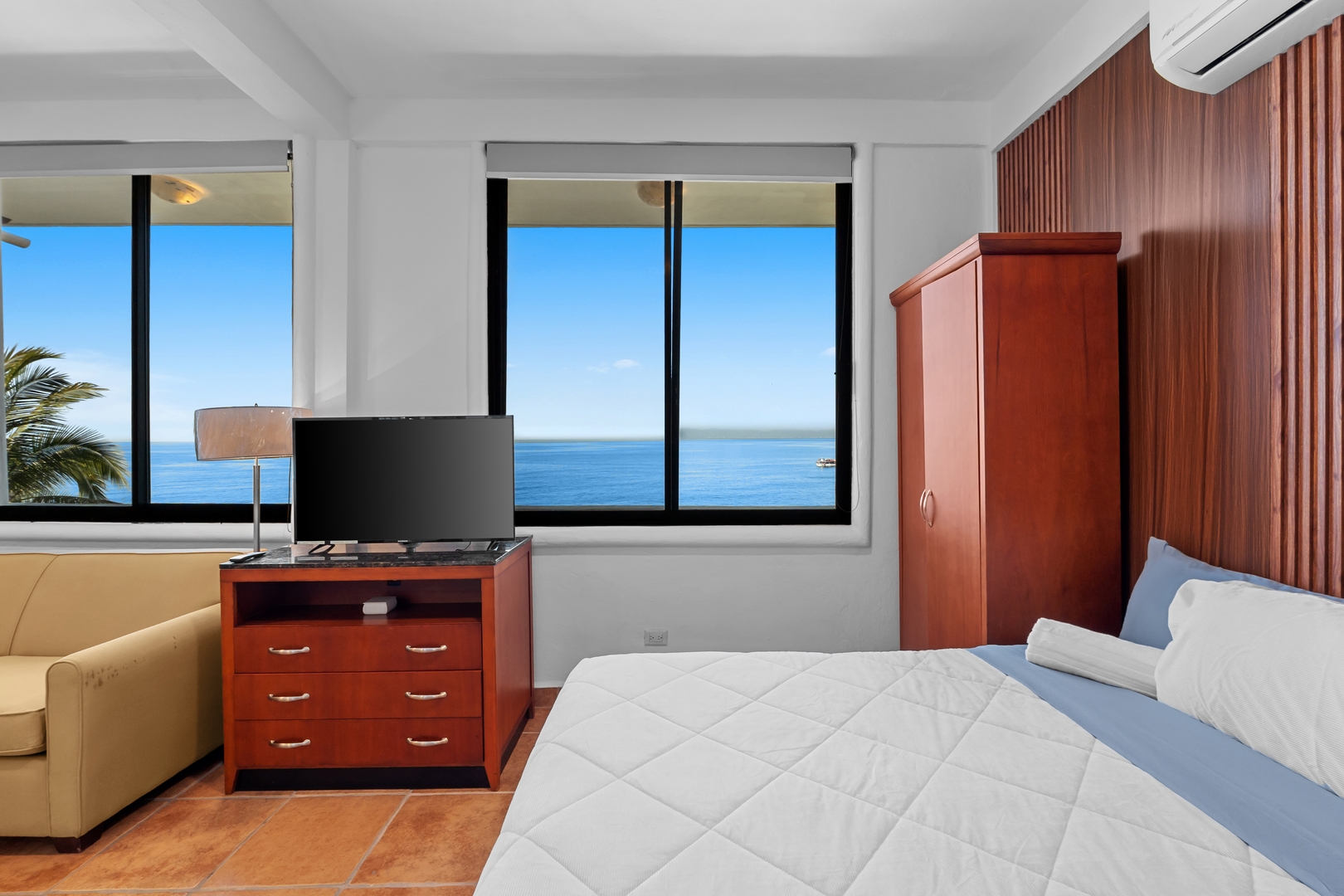 Ocean-View Studio | King Bed & Private Balcony 15 VIDA CORAL