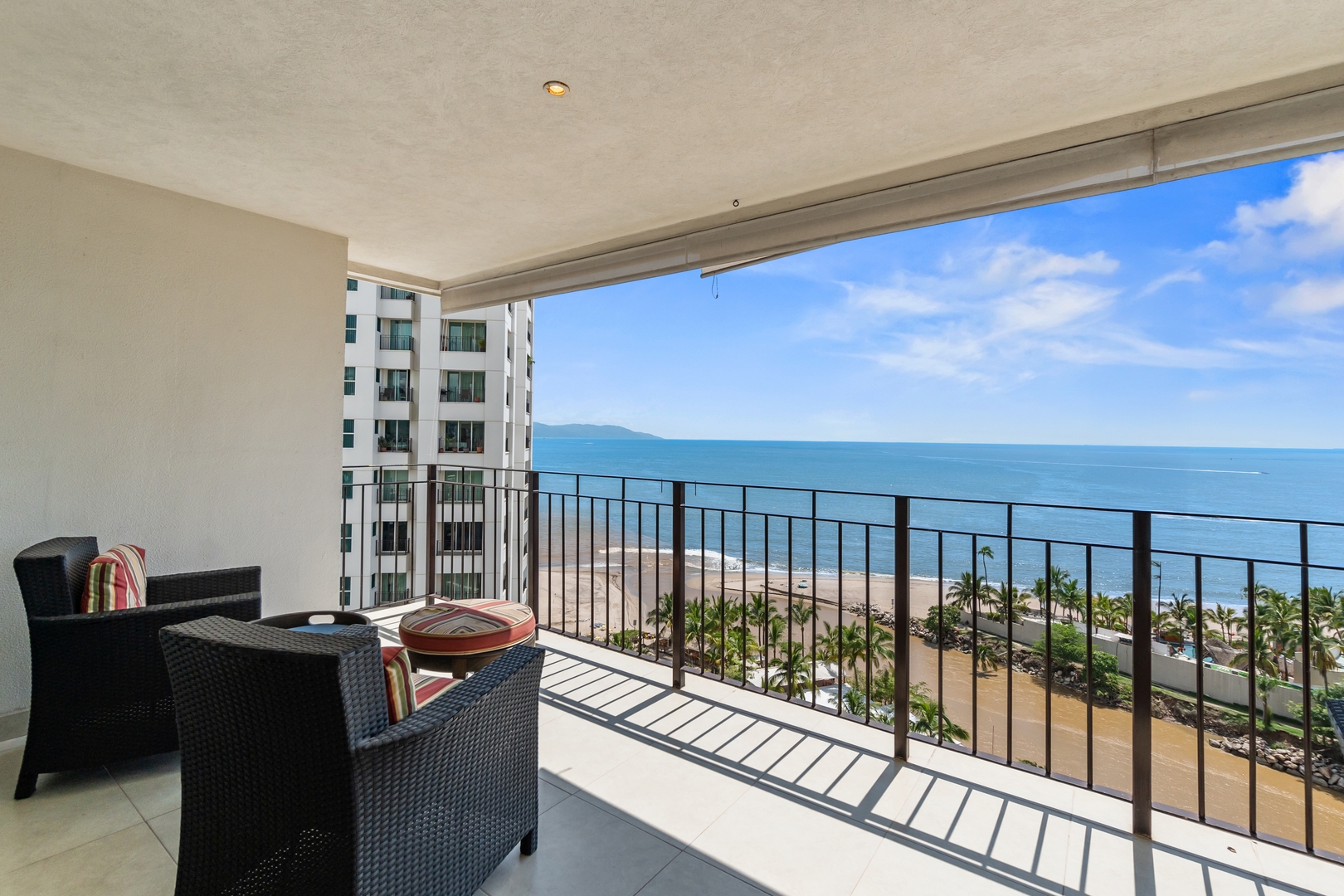 Beachfront, spectacular view, Grand Venetian 16 VIDA CORAL