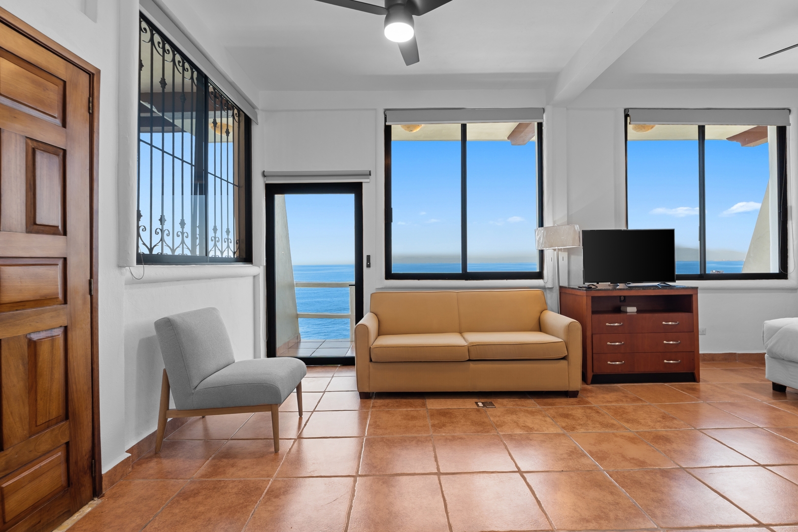 Ocean-View Studio | King Bed & Private Balcony 11 VIDA CORAL