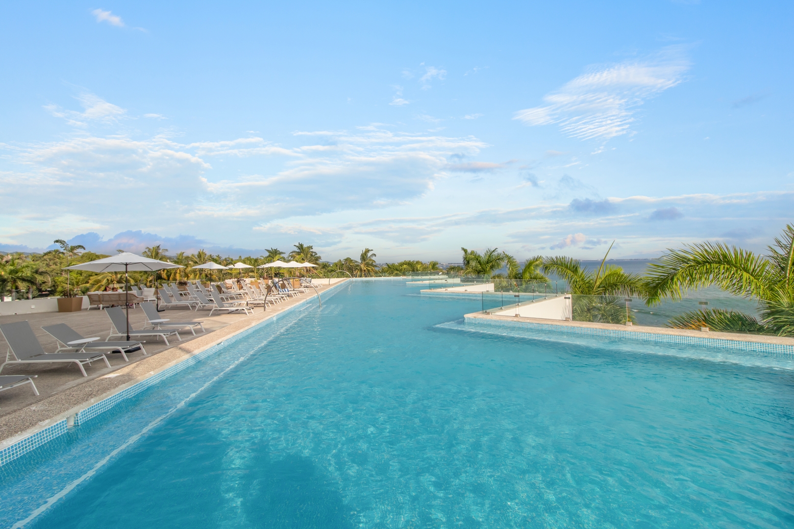 Relaxing Oceanfront Getaway with Balcony 54 VIDA CORAL