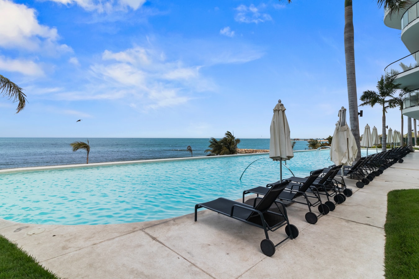 Ocean View & Beach Access | 2 Bedrooms 1 VIDA CORAL