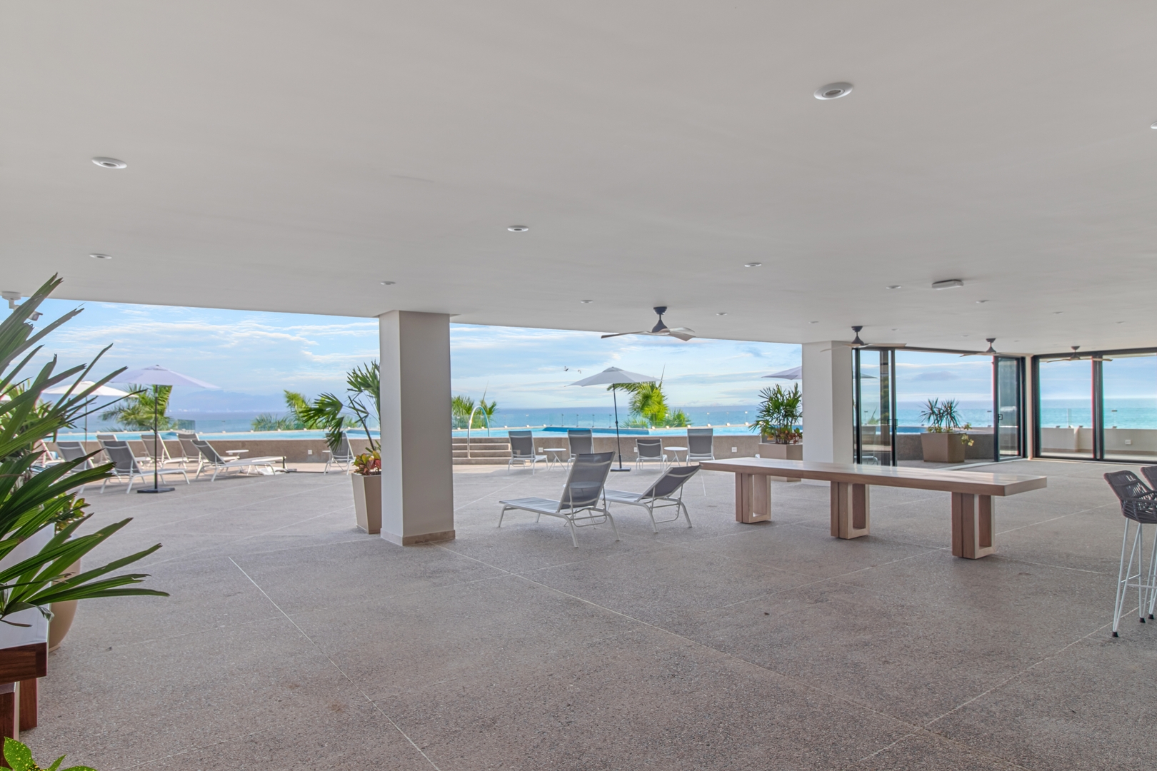 Relaxing Oceanfront Getaway with Balcony 48 VIDA CORAL