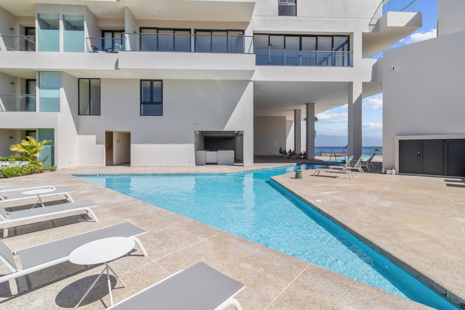 Zantamar Studio | Balcony & Shared Pool 49 VIDA CORAL