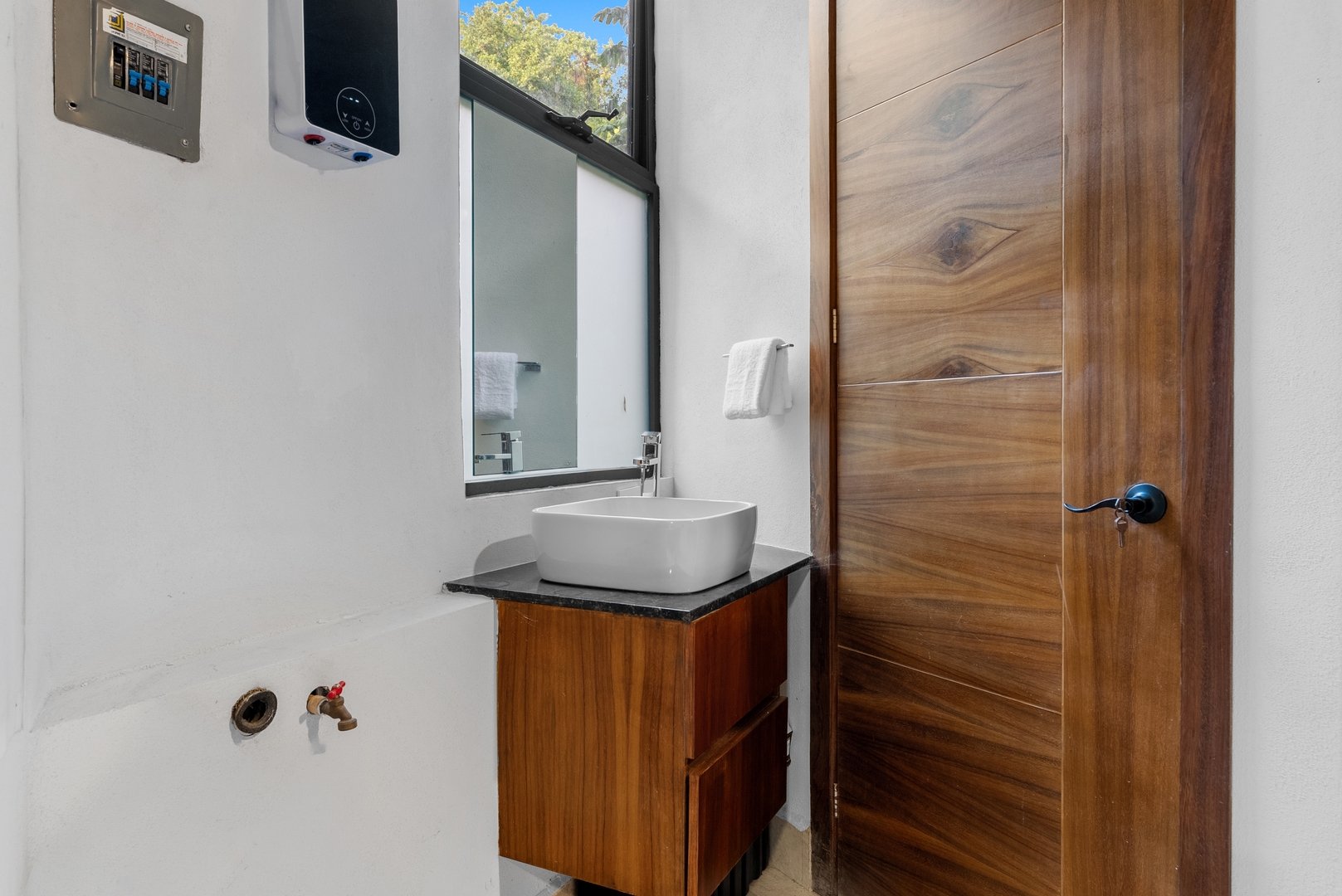 Cozy Studio with Balcony & Forest View 6 VIDA CORAL