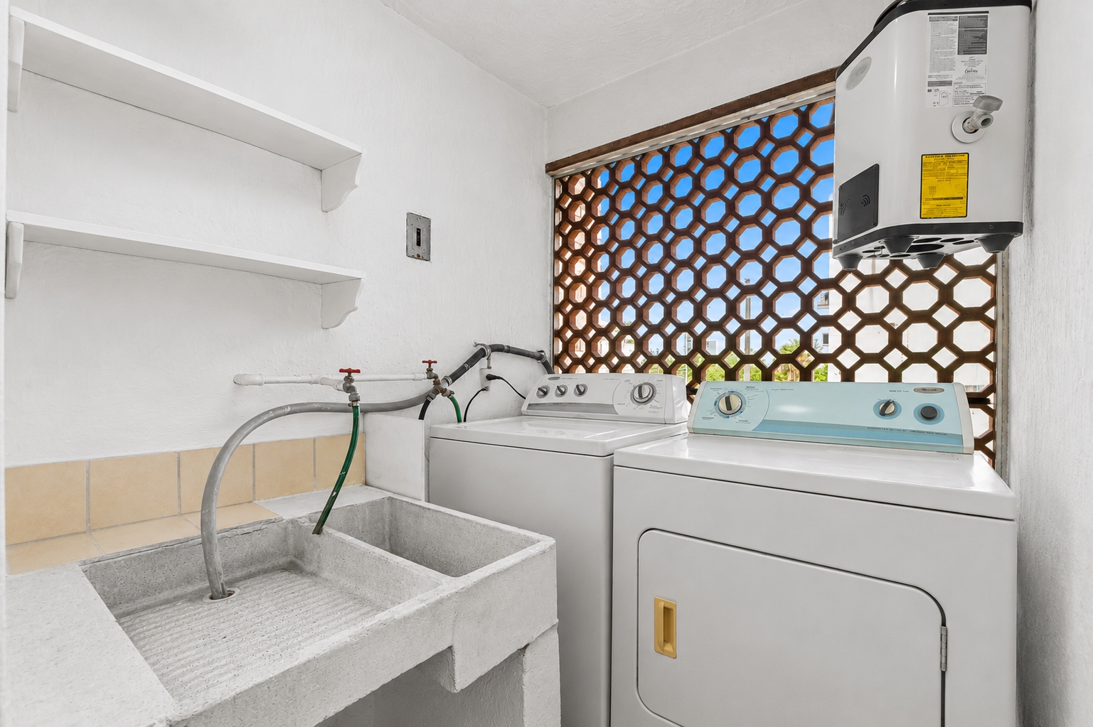 La Marina | 2 Bedrooms, King Bed & Shared Pool 13 VIDA CORAL