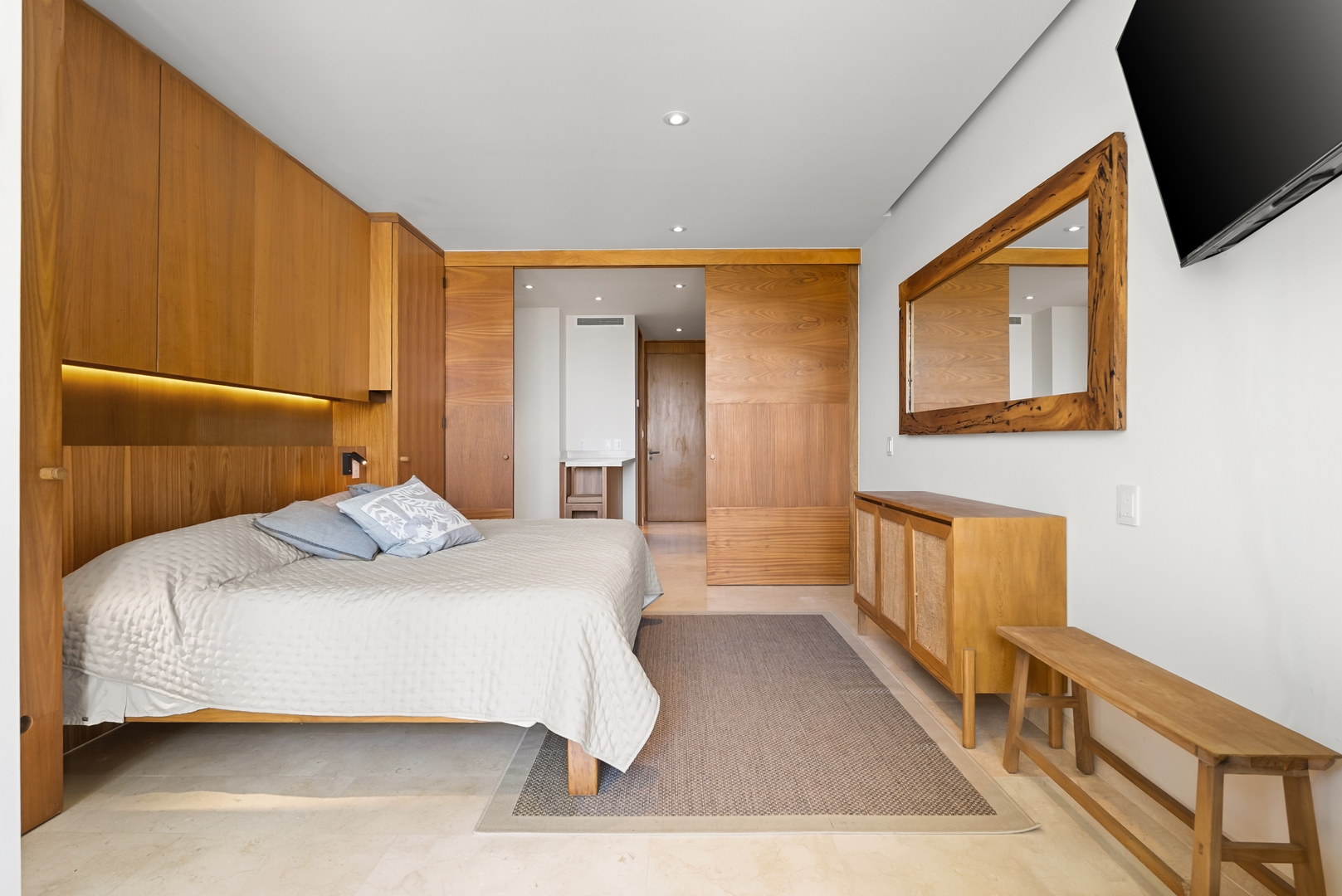 Relaxing Oceanfront Getaway with Balcony 10 VIDA CORAL