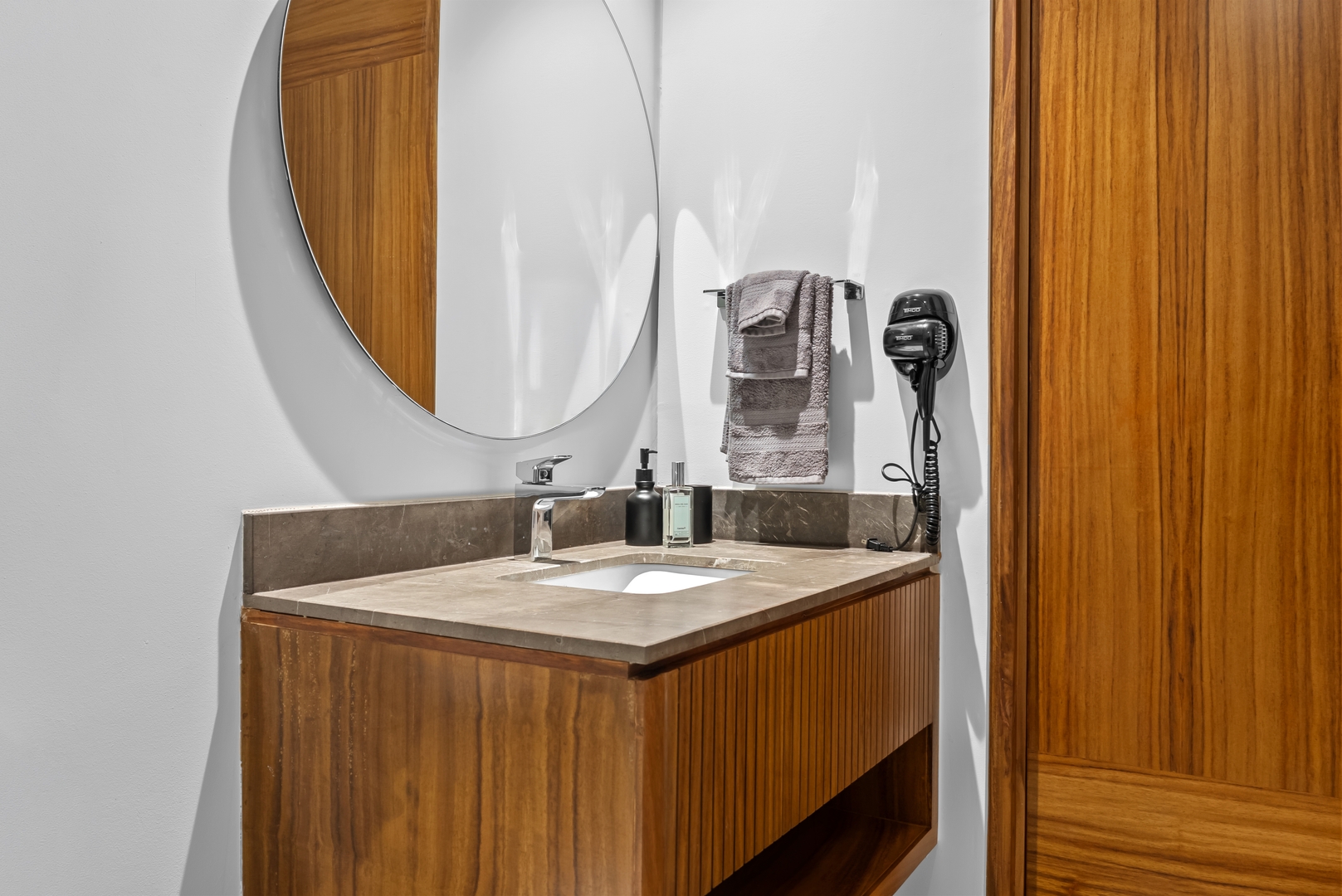 Cozy Modern Condo with Scenic Balcony Views 21 VIDA CORAL