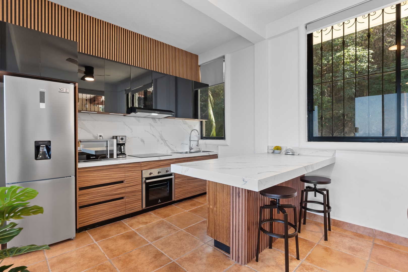 Ocean-View Studio | King Bed & Private Balcony 8 VIDA CORAL