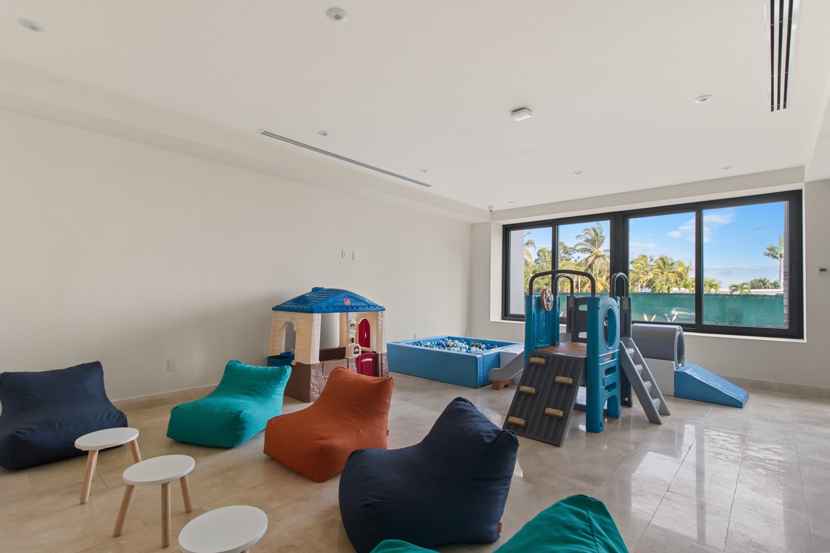 Relaxing Oceanfront Getaway with Balcony 41 VIDA CORAL