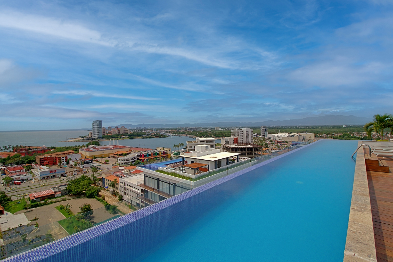 Loft at Zoho Skies | Rooftop Pool & Ocean View 38 VIDA CORAL
