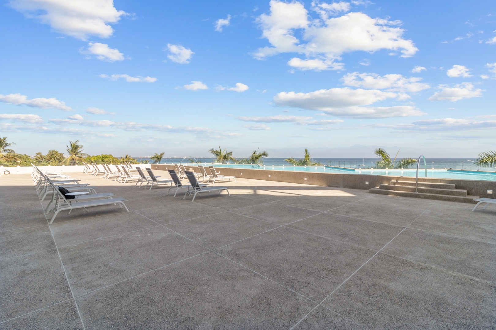 Relaxing Oceanfront Getaway with Balcony 62 VIDA CORAL