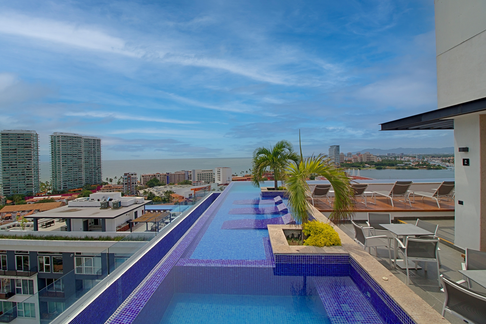 Loft at Zoho Skies | Rooftop Pool & Ocean View 37 VIDA CORAL