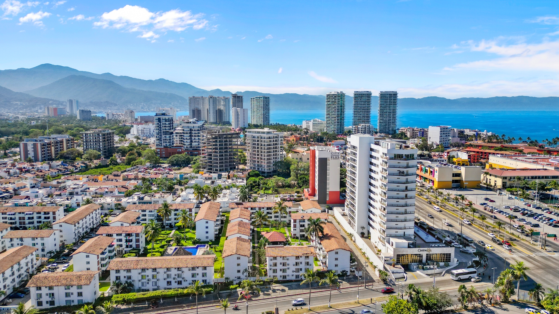 La Marina | 2 Bedrooms, King Bed & Shared Pool 24 VIDA CORAL