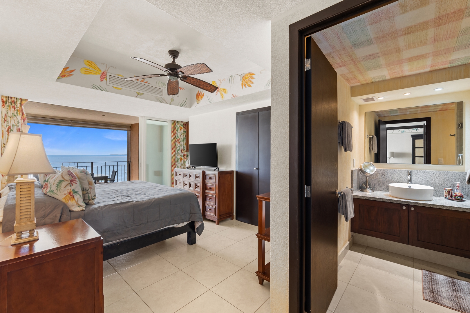Beachfront, spectacular view, Grand Venetian 39 VIDA CORAL