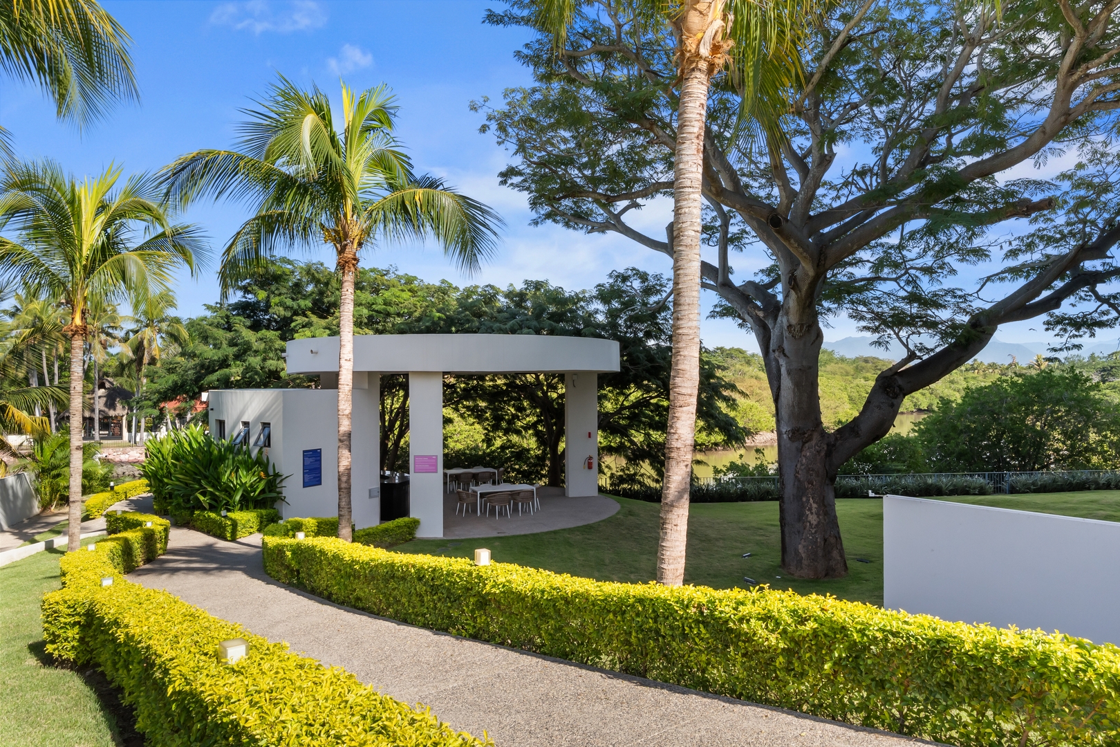Bright studio at Hotel Mio with pool 23 VIDA CORAL