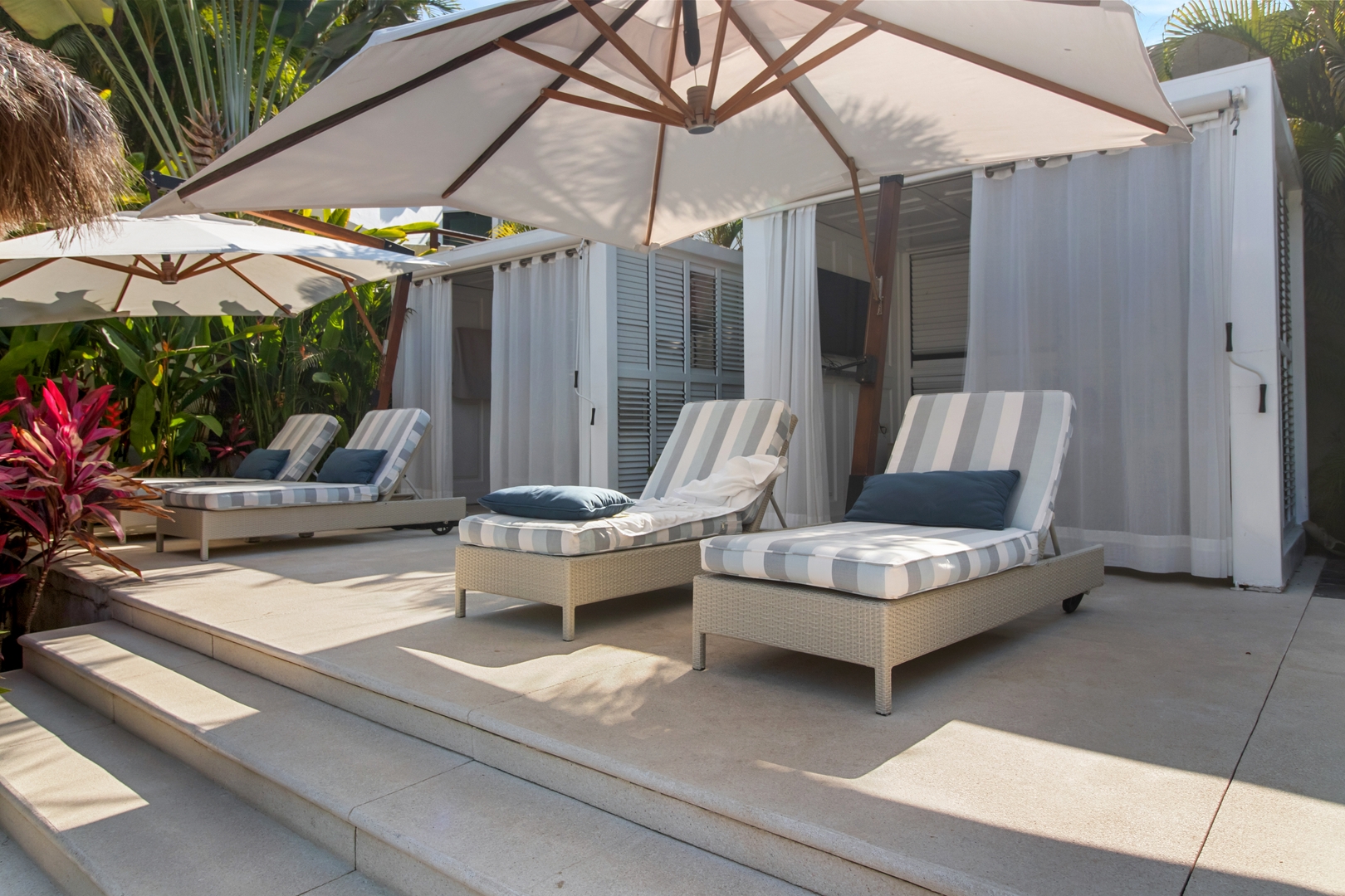 Your Quiet Corner with Pool and Relaxing Spaces 38 VIDA CORAL