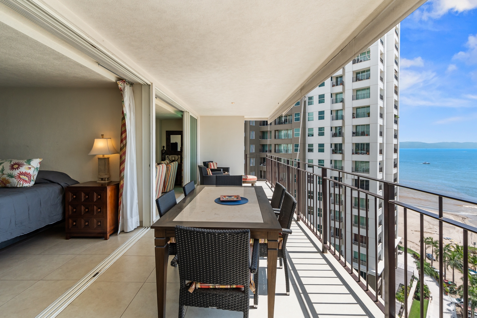 Beachfront, spectacular view, Grand Venetian 18 VIDA CORAL