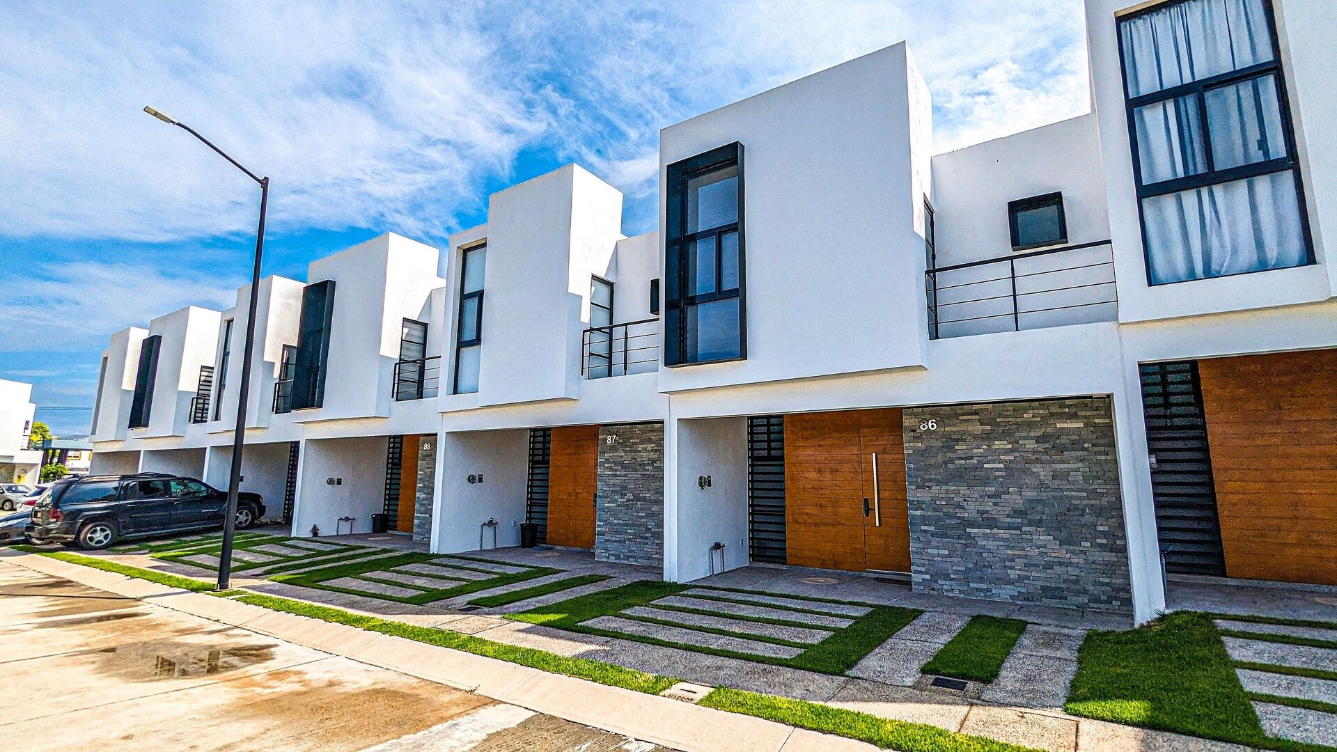 Modern with Pool and Security | in Mezcales 29 VIDA CORAL