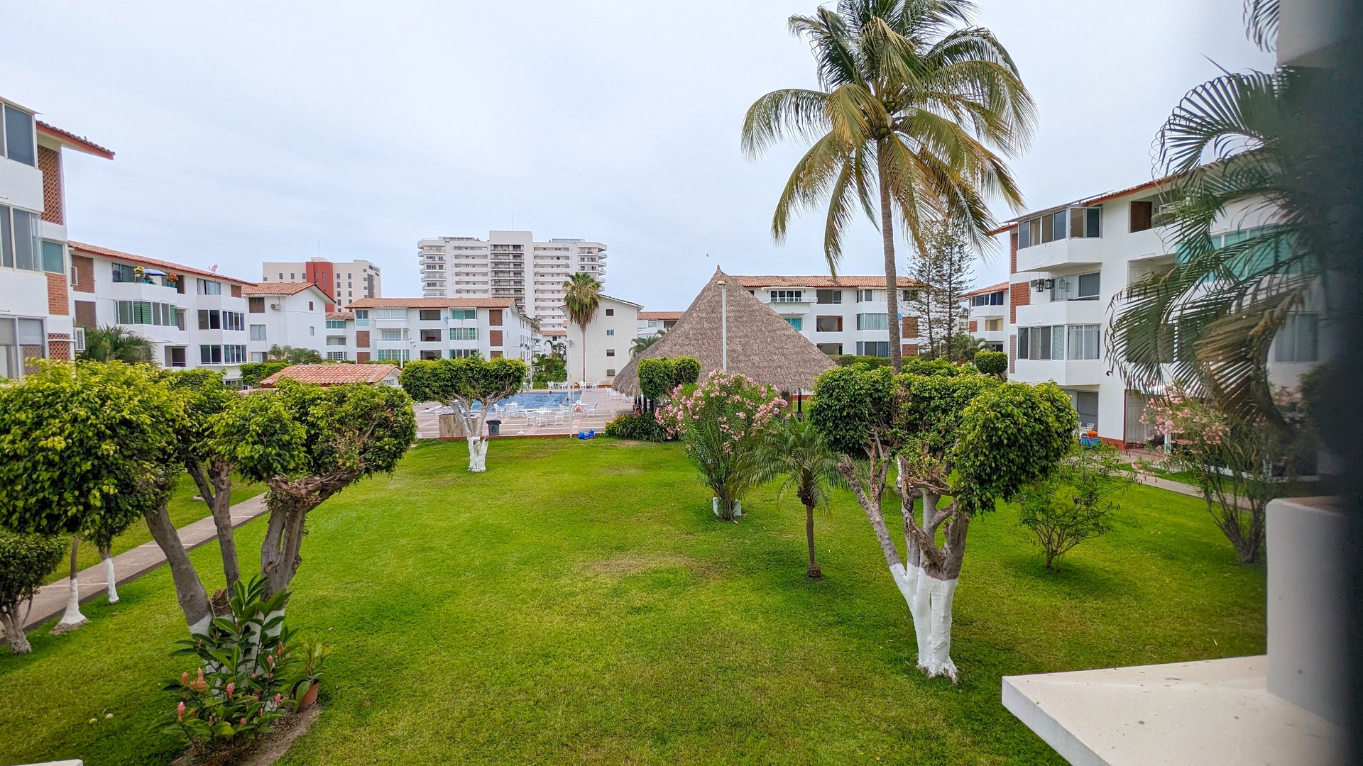 La Marina | 2 Bedrooms, King Bed & Shared Pool 18 VIDA CORAL