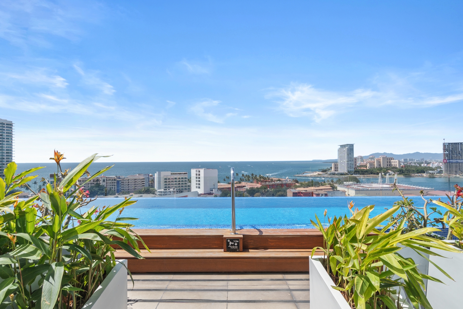 Double-height loft in Zoho Skies | Rooftop pool 31 VIDA CORAL