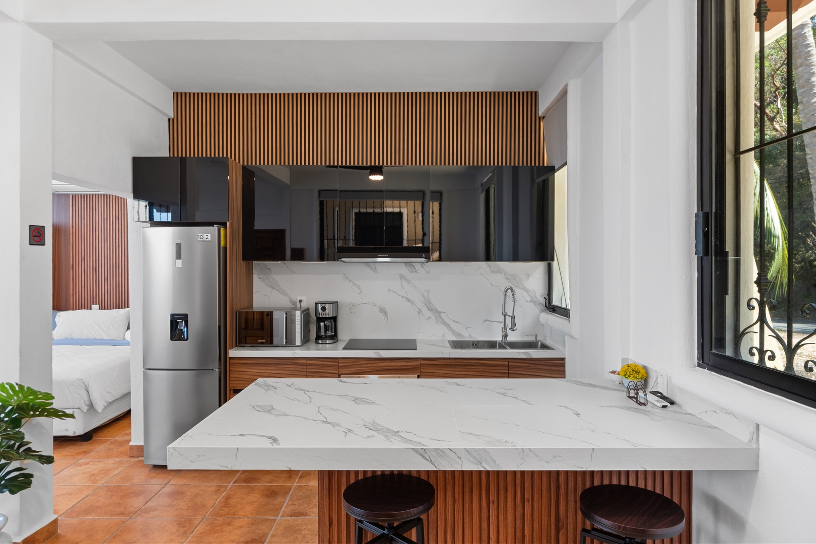 Ocean-View Studio | King Bed & Private Balcony 10 VIDA CORAL