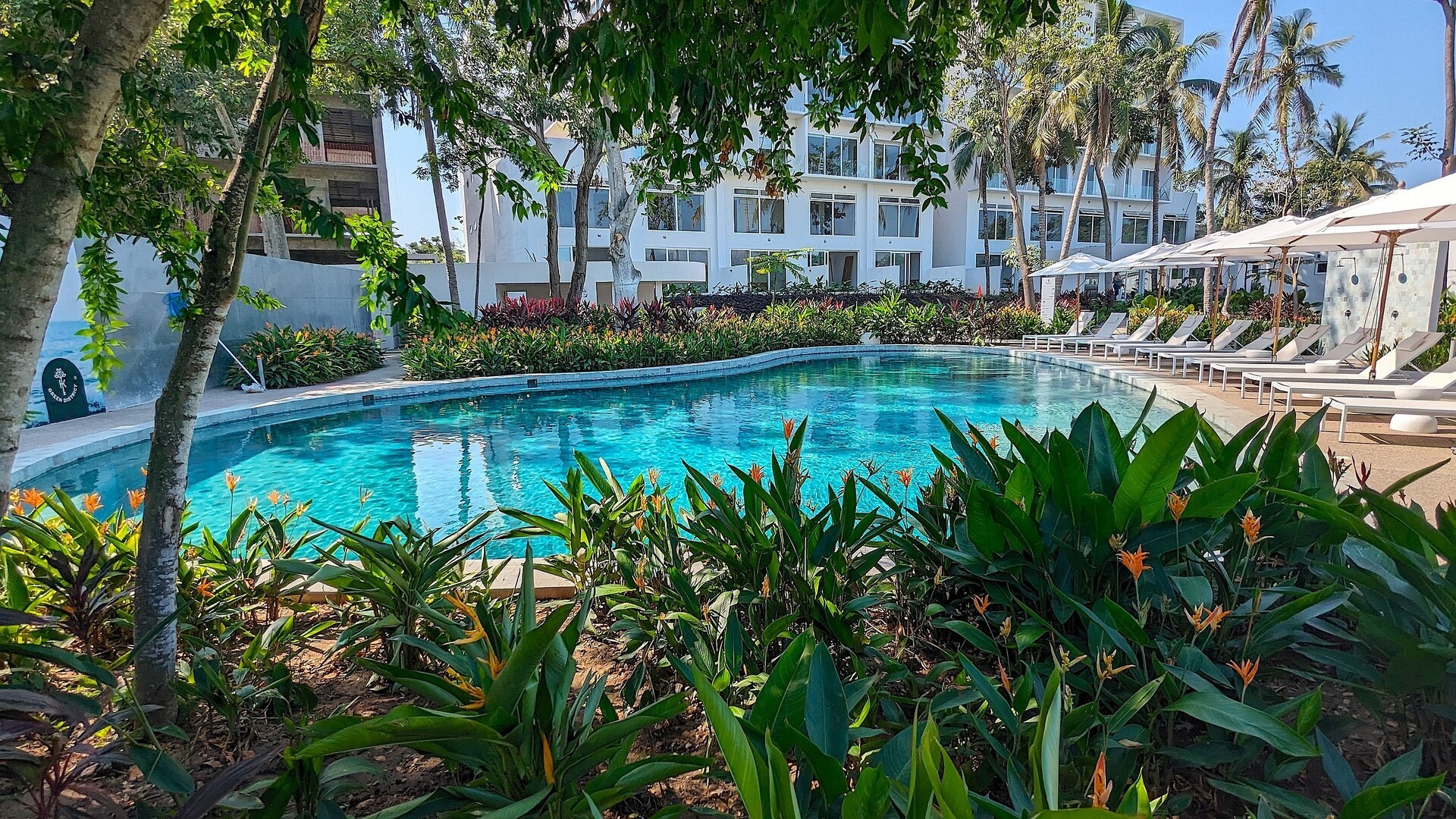 Modern retreat with pools and nature 27 VIDA CORAL