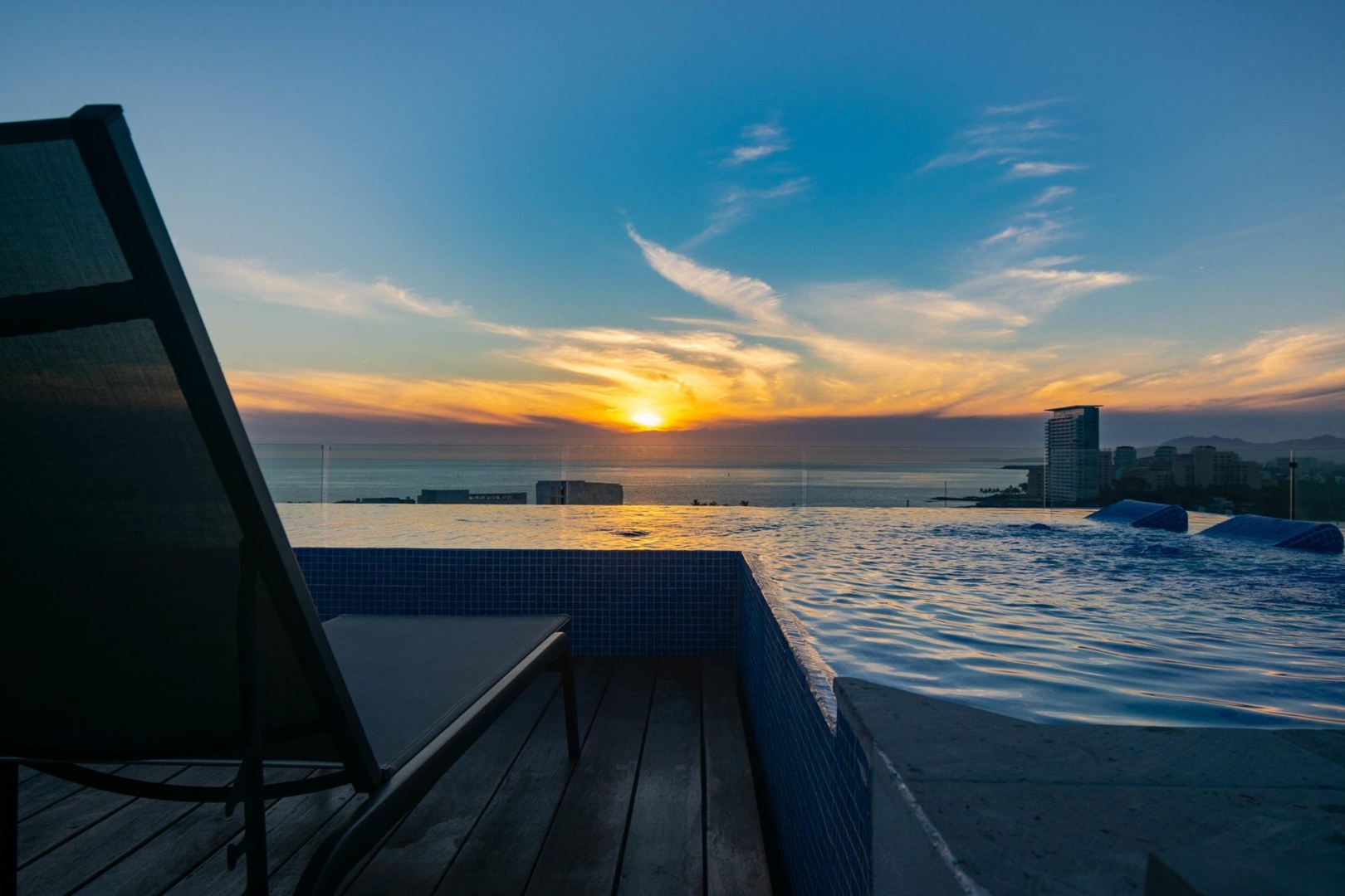Loft at Zoho Skies | Rooftop Pool & Ocean View 25 VIDA CORAL