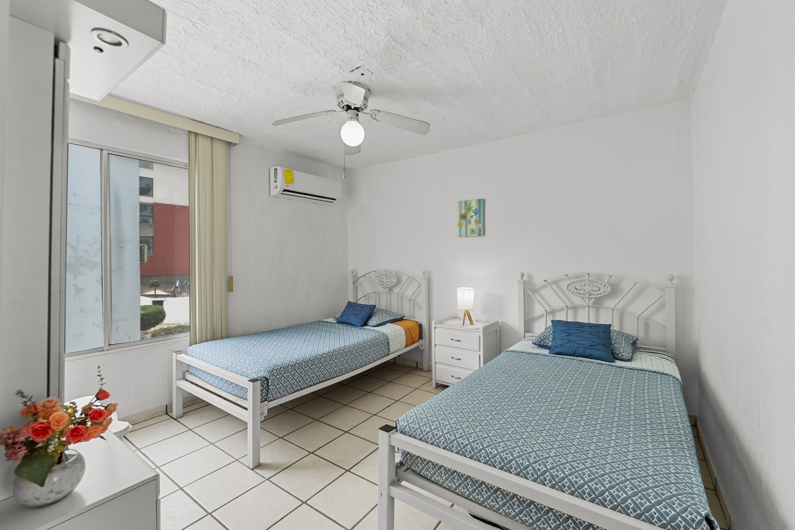 La Marina | 2 Bedrooms, King Bed & Shared Pool 5 VIDA CORAL