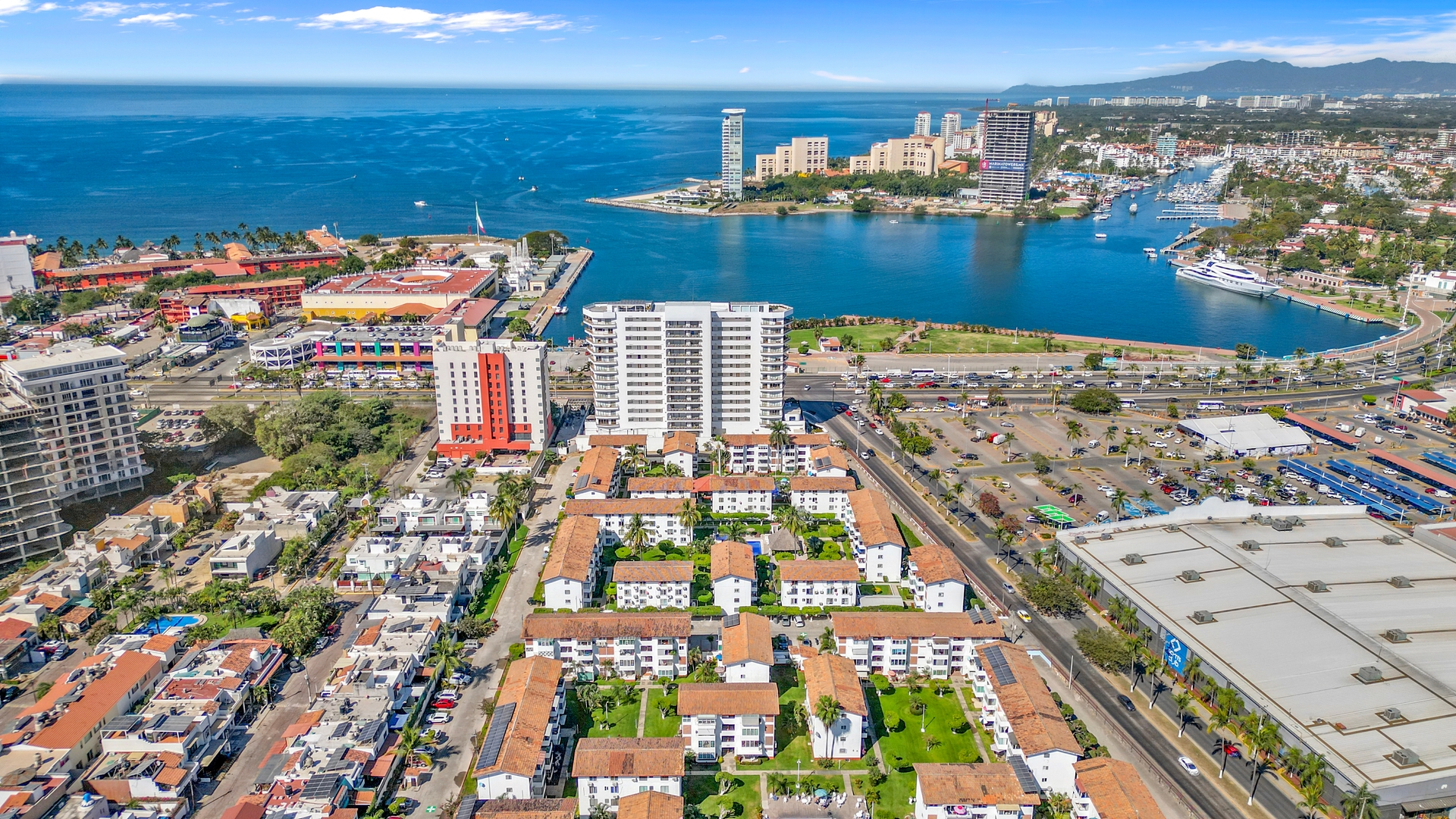 La Marina | 2 Bedrooms, King Bed & Shared Pool 22 VIDA CORAL