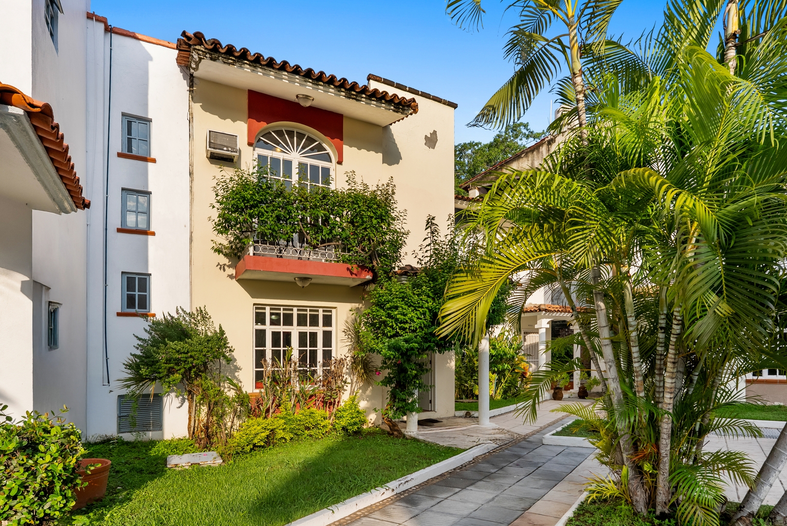 Casa Oasis 3BR with Patio 13 VIDA CORAL