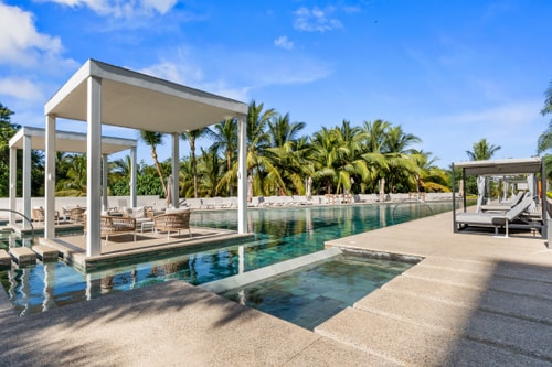 Bright studio at Hotel Mio with pool