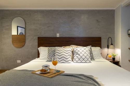 Surprising, Lleras park, Billard Pool And Jacuzzi