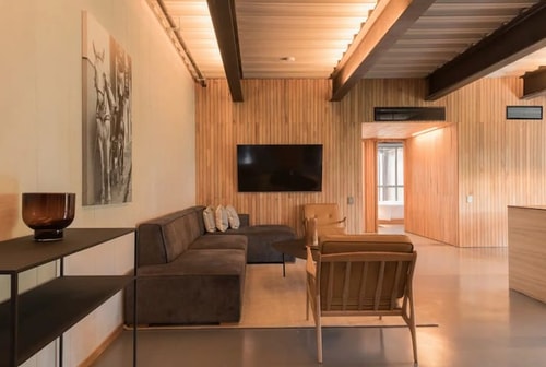 Golden suite501 exclusive street