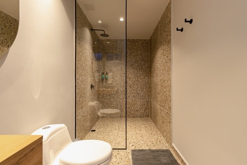 10th Street Three-Bedroom Jacuzzi & Billiard 201