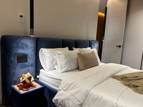 Nock Building One-Bedroom 201 Bath tub