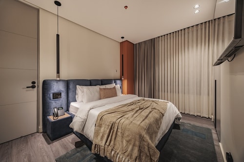 Nock Building One-Bedroom 202 Bath tub