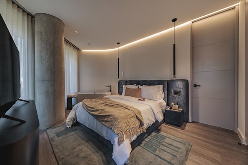 Nock Building One-Bedroom 301 Bath tub