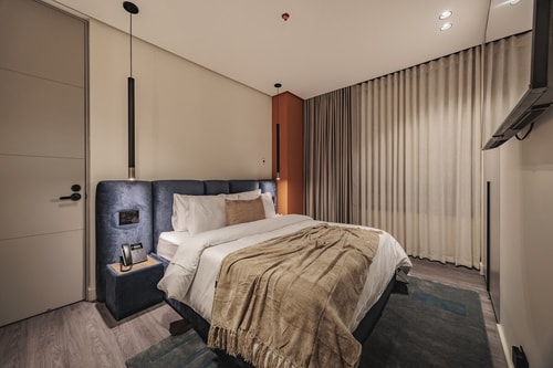 Nock Building One-Bedroom 302 Bath tub