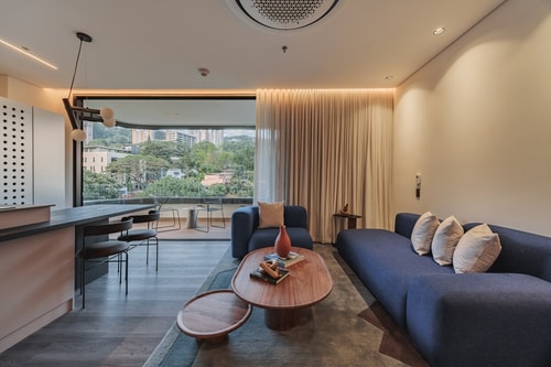 Nock Building Two-Bedroom 402 Bath tub +  Jacuzzi