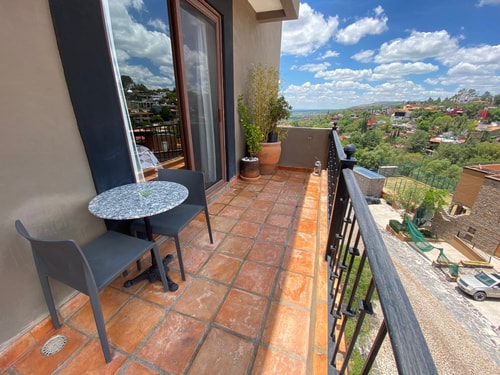 Spacious Apt w/ Terrace | Central and Familiar 27 Destyna