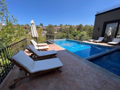 Spacious Apt w/ Terrace | Central and Familiar 2 Destyna