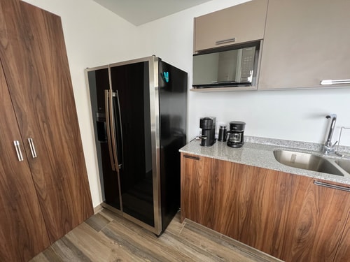 POSTAL 702 Gym, Pool, Spa | Exclusive - Elegant 14 Destyna