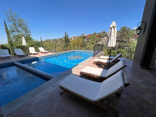 Spacious Apt w/ Terrace | Central and Familiar 33 Destyna