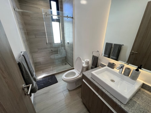 MOTTO 1803A Gym, Pool | Modern - Comfort 23 Destyna