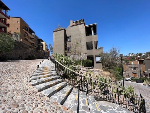 Spacious Apt w/ Terrace | Central and Familiar 35 Destyna